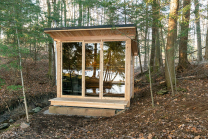 Mountain View sauna with porch among trees